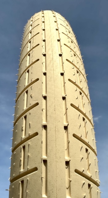 Bicycle_tire_fat_26x3_street_brick-_semi-_slick_cream_c