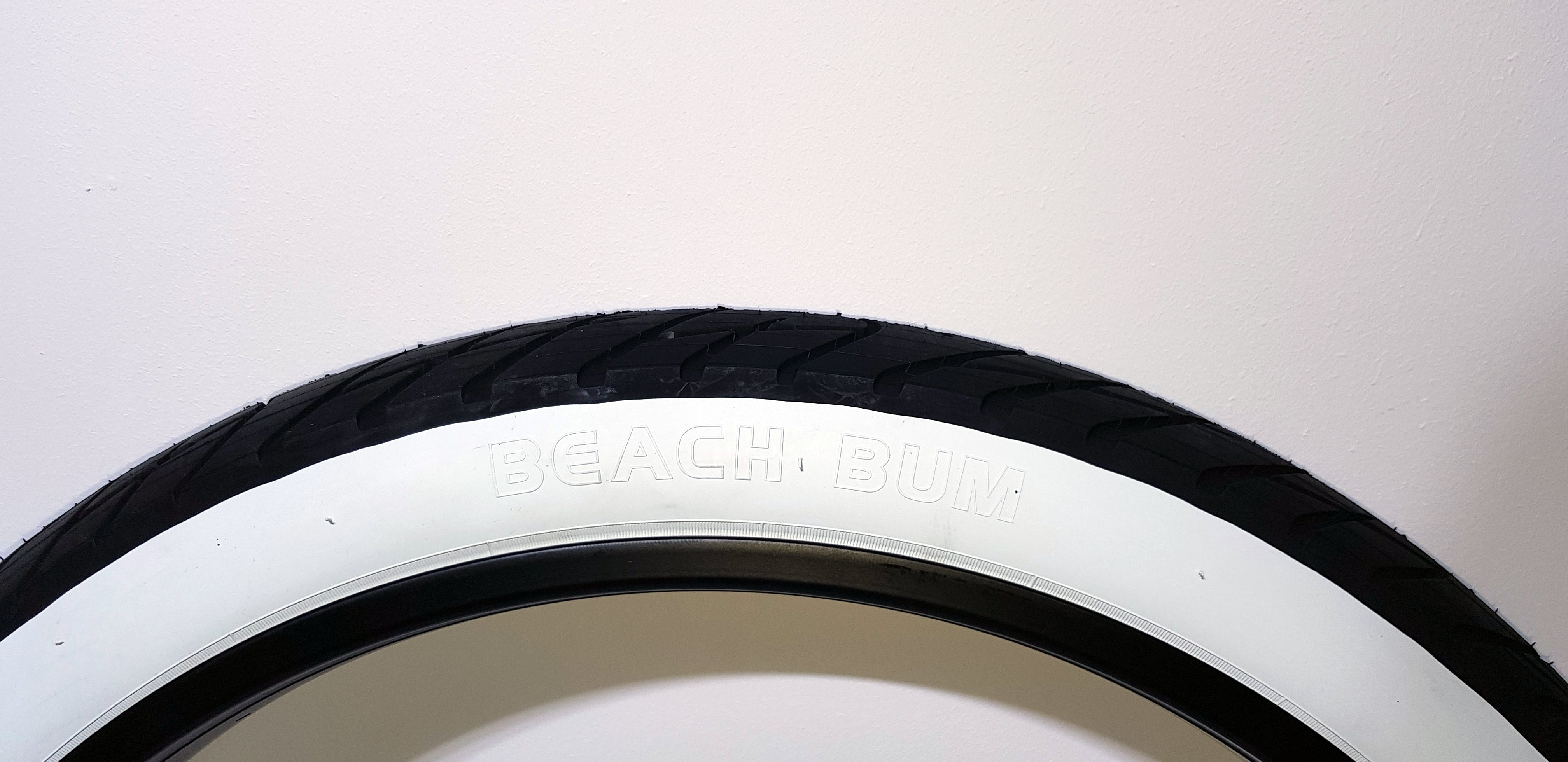 Neumático Beach Bum 26 x 3.0 negro blanco