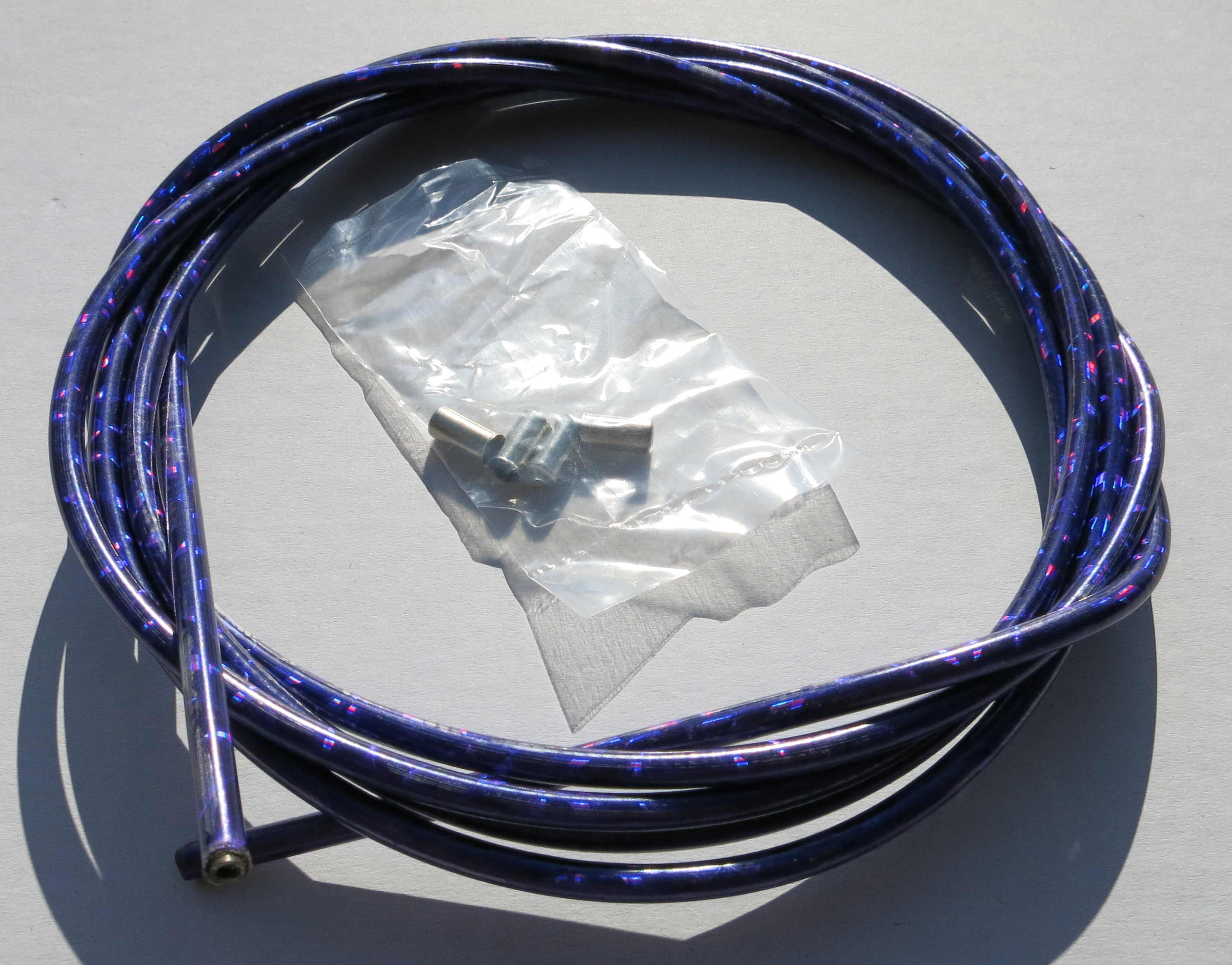 Cable exterior Bowden brillante lila metalizado