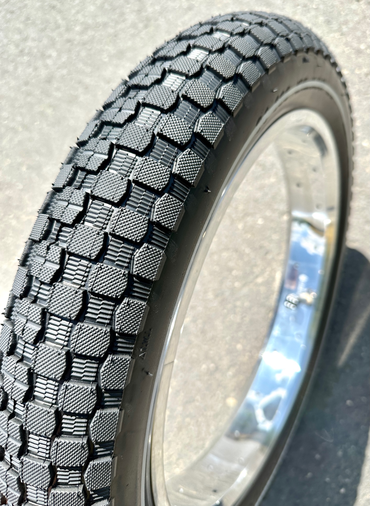 Neumático Kenda K-Rad 20 x 3.30 negro puro