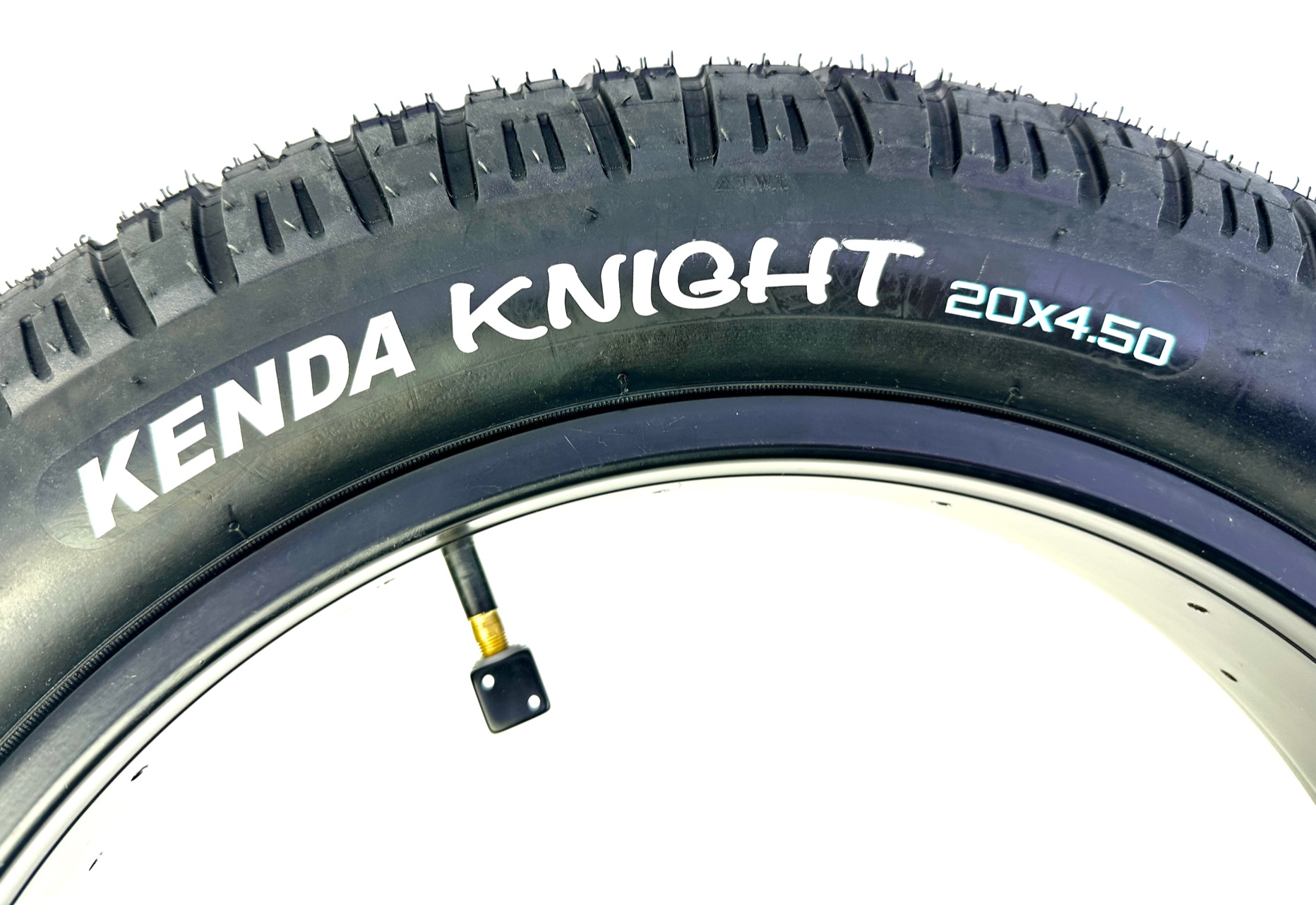 Neumático Kenda Knight 20 x 4.5 negro puro