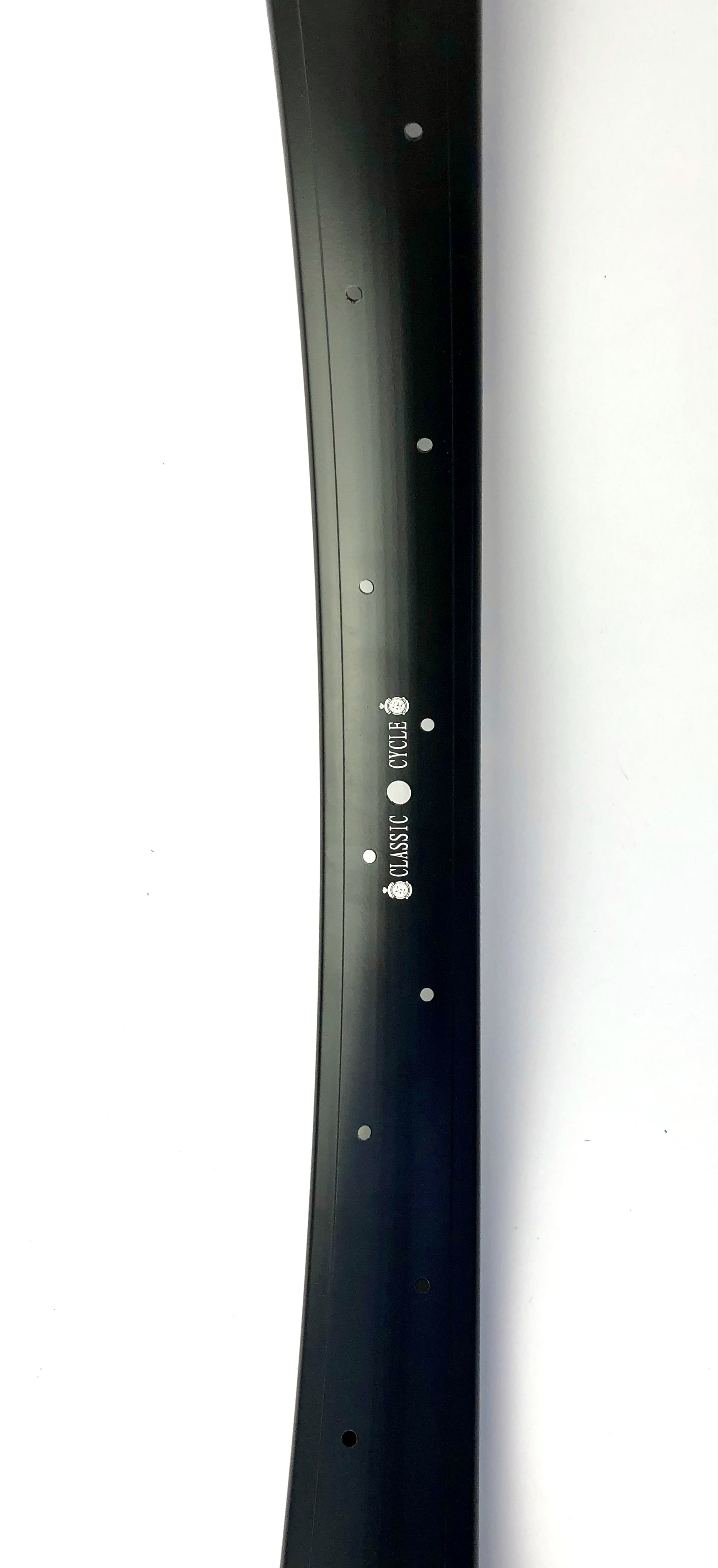Llanta de aluminio de 24 pulgadas 57 mm en negro, 32 orificios, doble pared