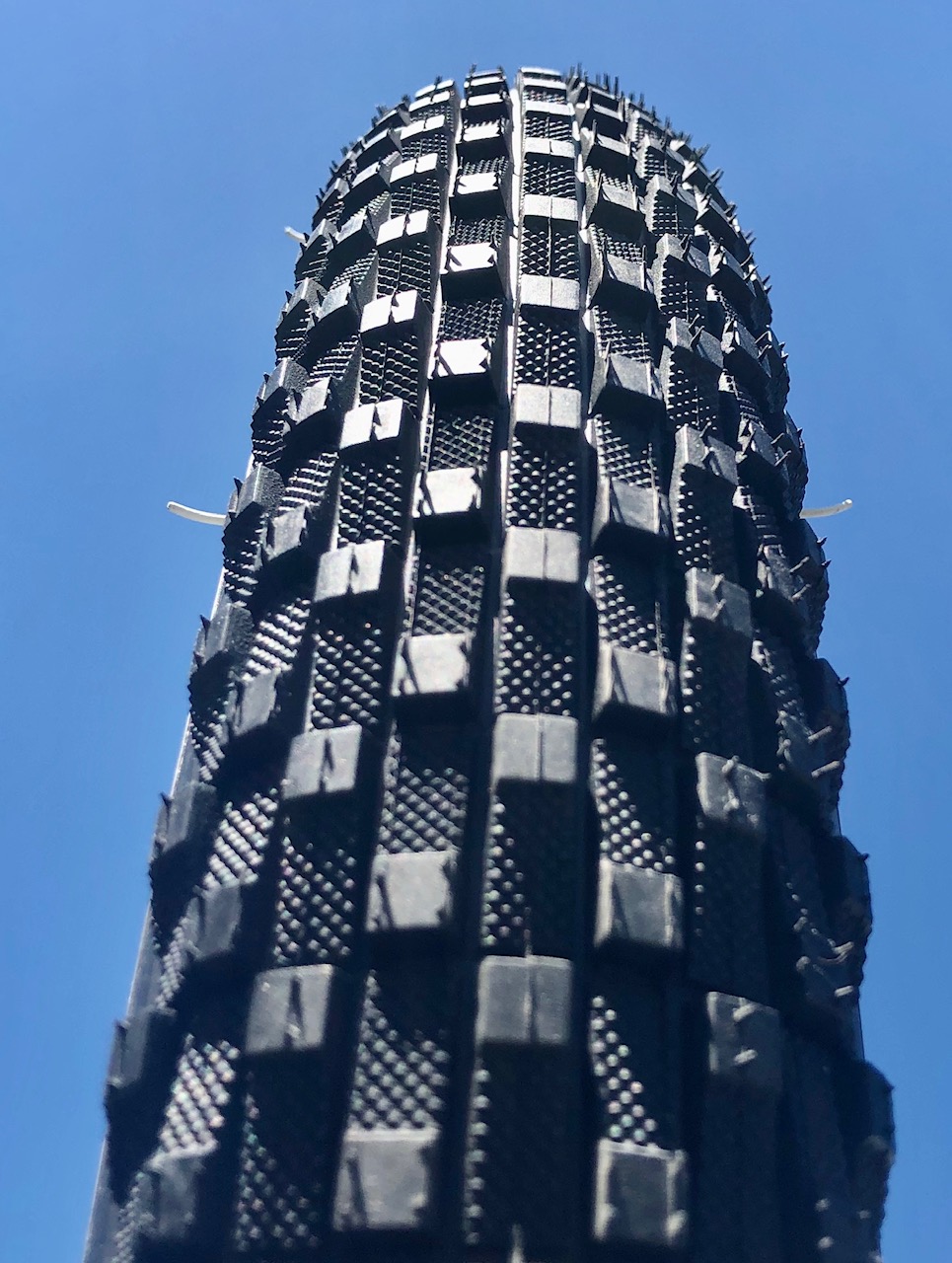 Berm-Master-26x2-35-weisswand-Cruiser-Reifen4