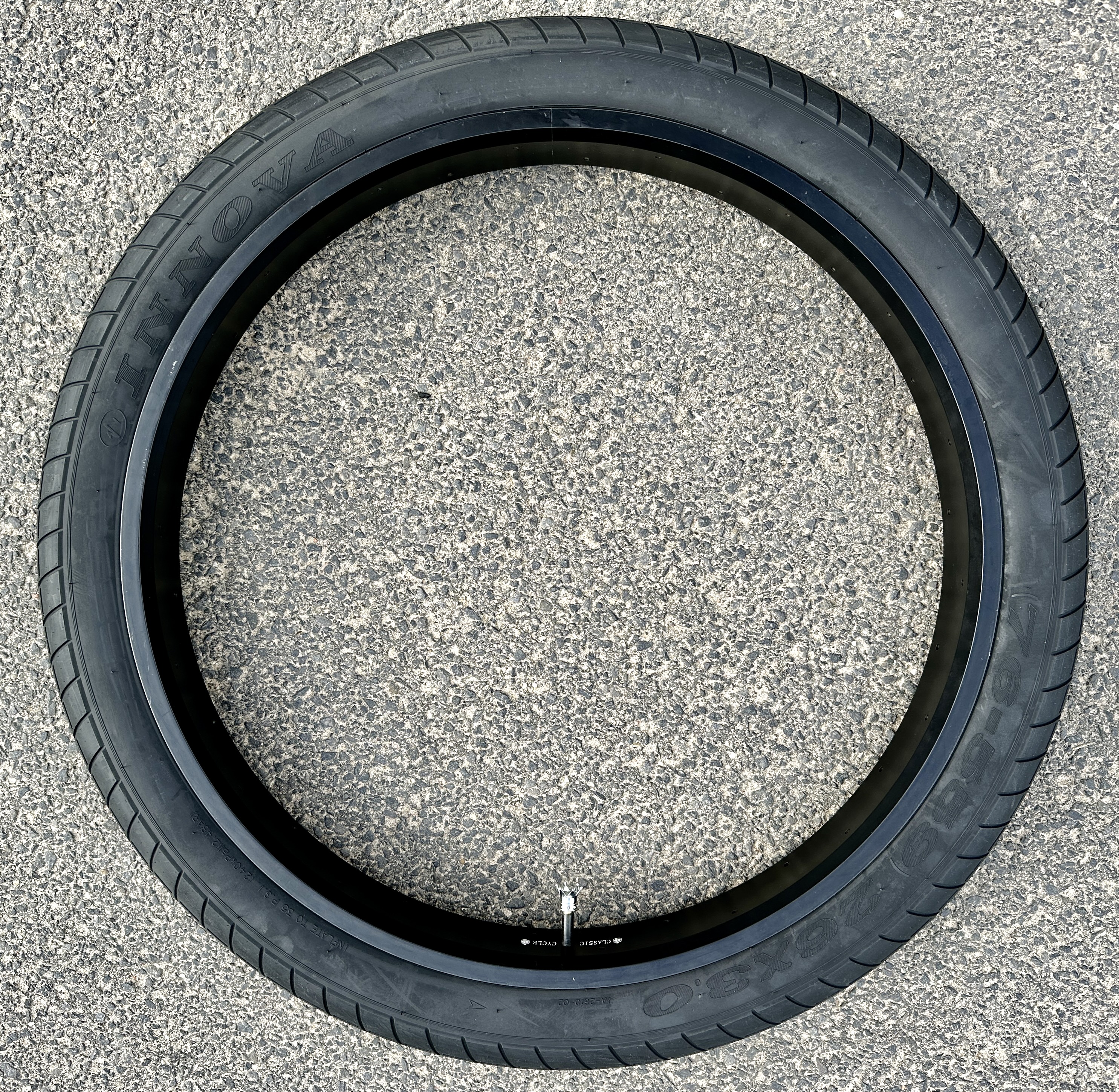Neumático Street Brick Semi Slick26 x 3.0 en negro