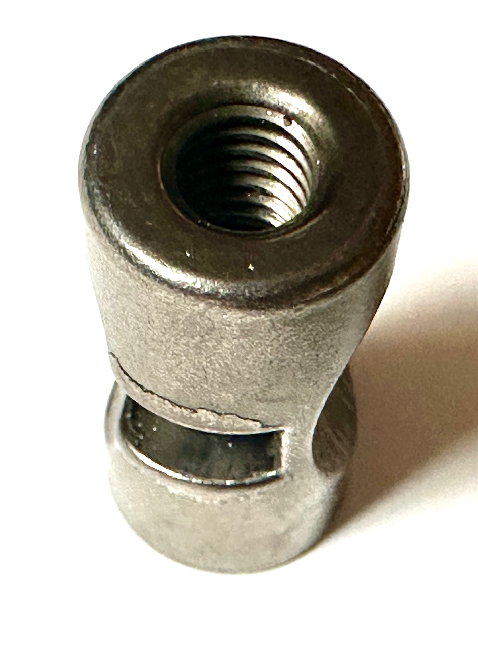 Pieza de apriete / Fijación de sillín M6 para tubos de sillín de ~ 29 mm 