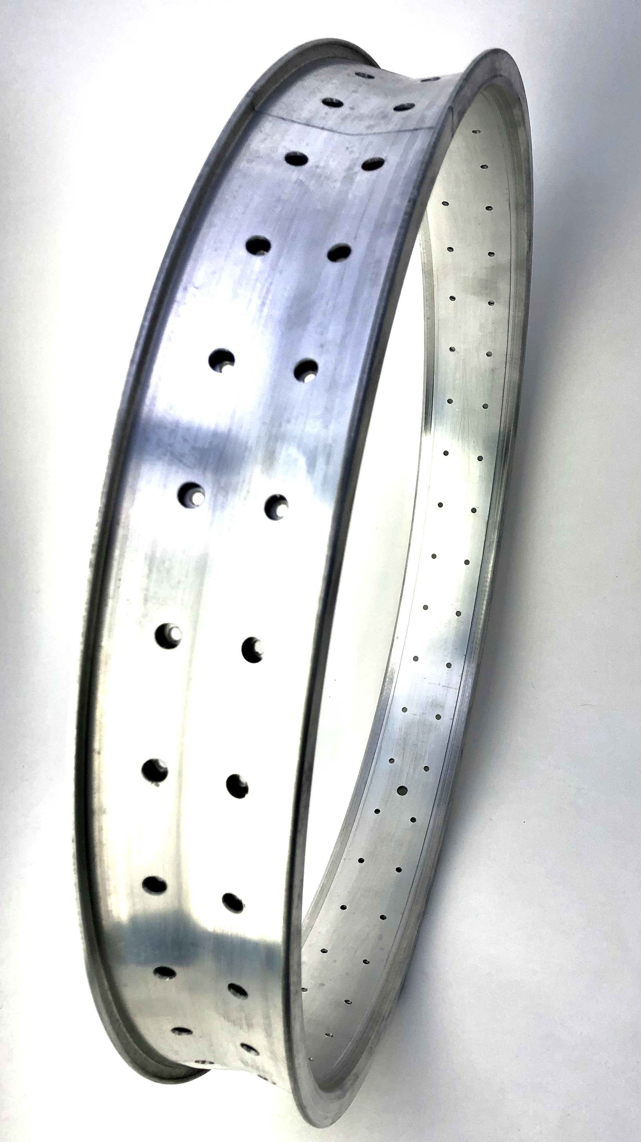 Llanta de aluminio de 26 pulgadas 82 mm, Orificios 72, en bruto / sin lacar