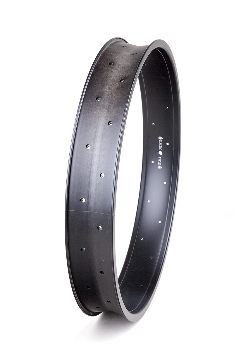 Llanta de aluminio de 24 pulgadas 82 mm en negro 