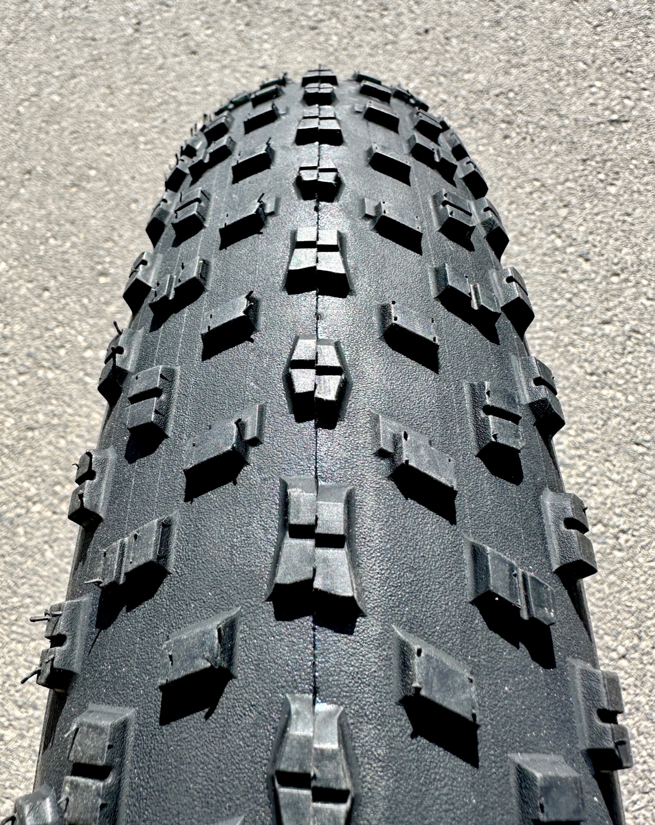 Neumático City Cross 20 x 4, negro