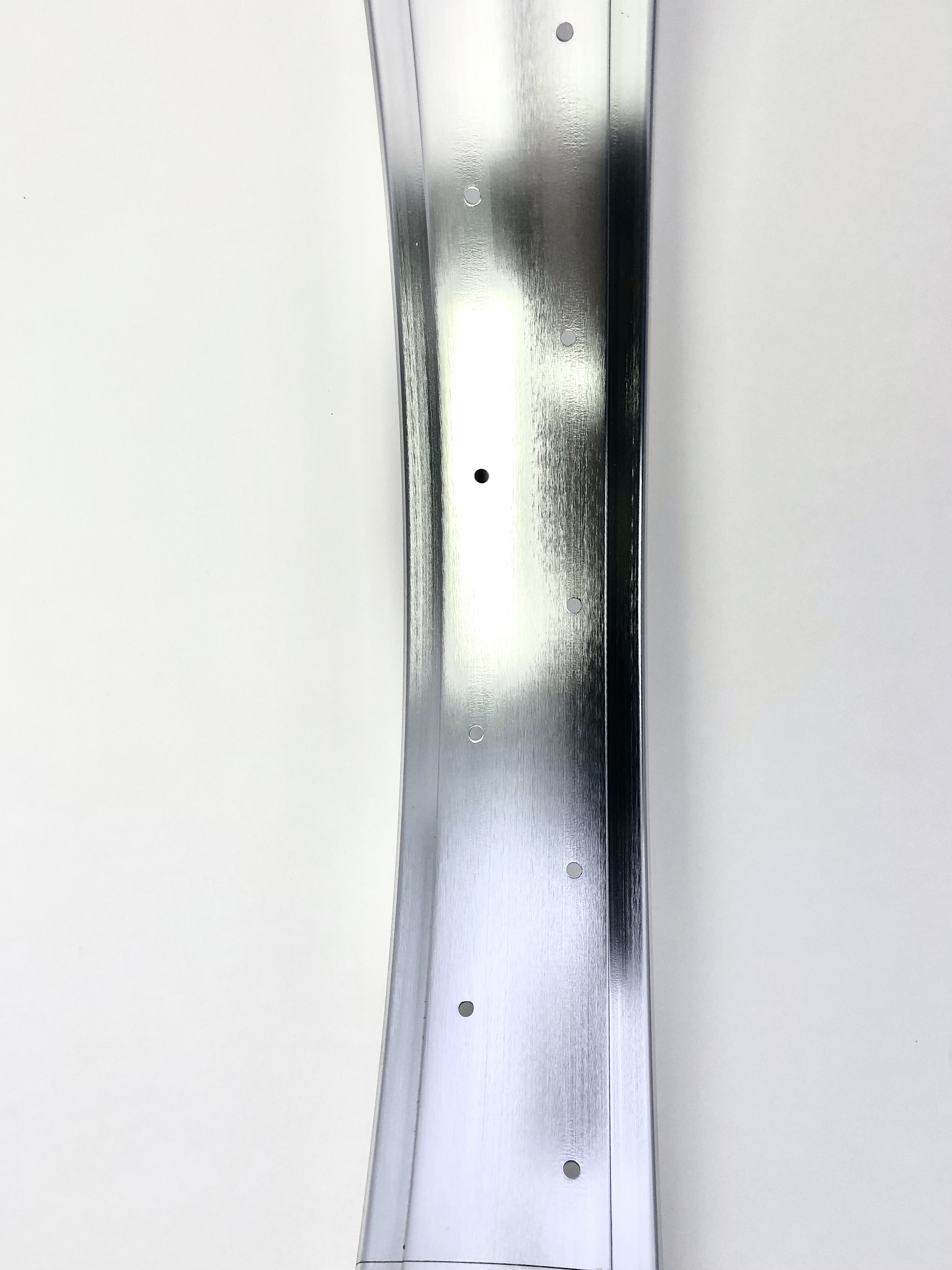 Llanta de aluminio de 24 pulgadas 80 mm en aluminio cepillado