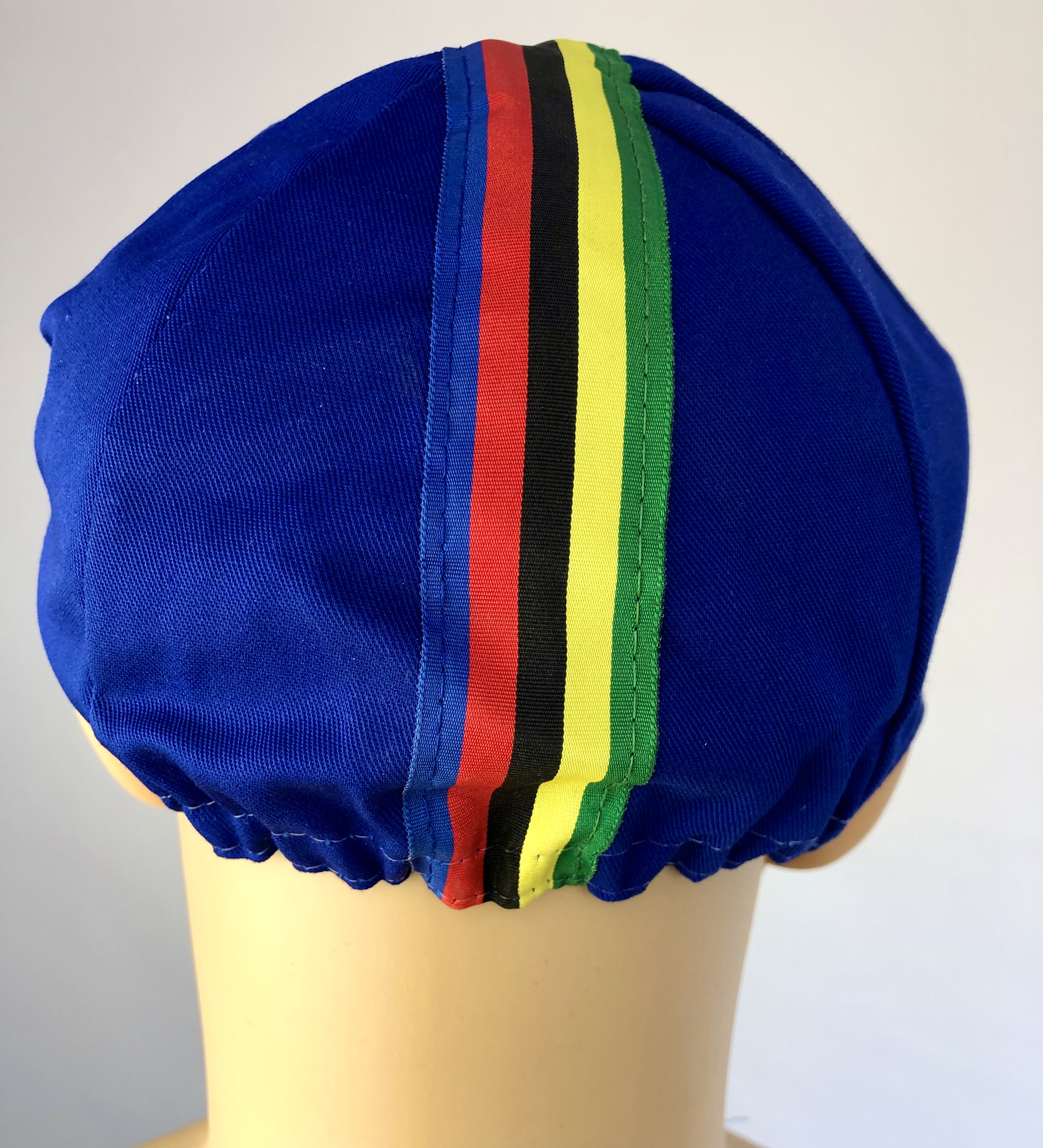 Cycling Cap azul con rayas de colores