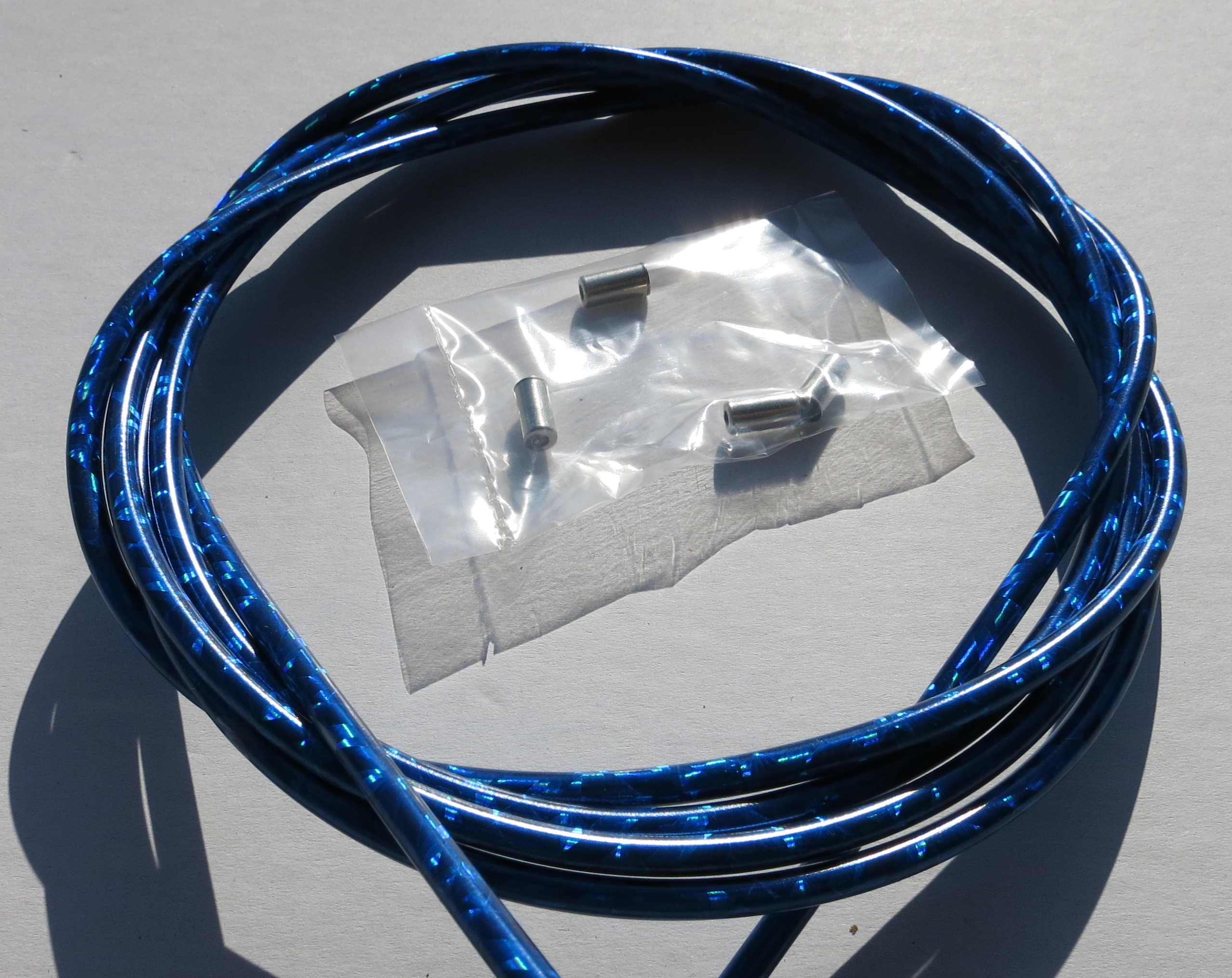Cable exterior Bowden brillante azul metalizado