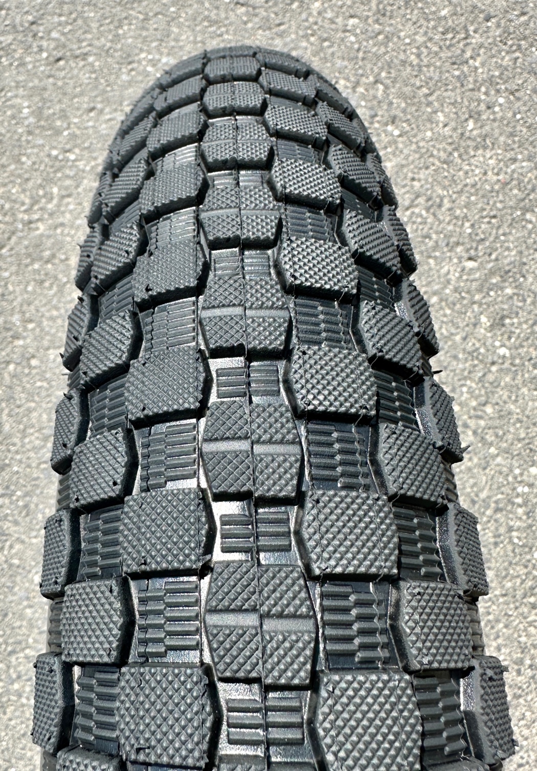Neumático Kenda K-Rad 20 x 3.30 negro puro