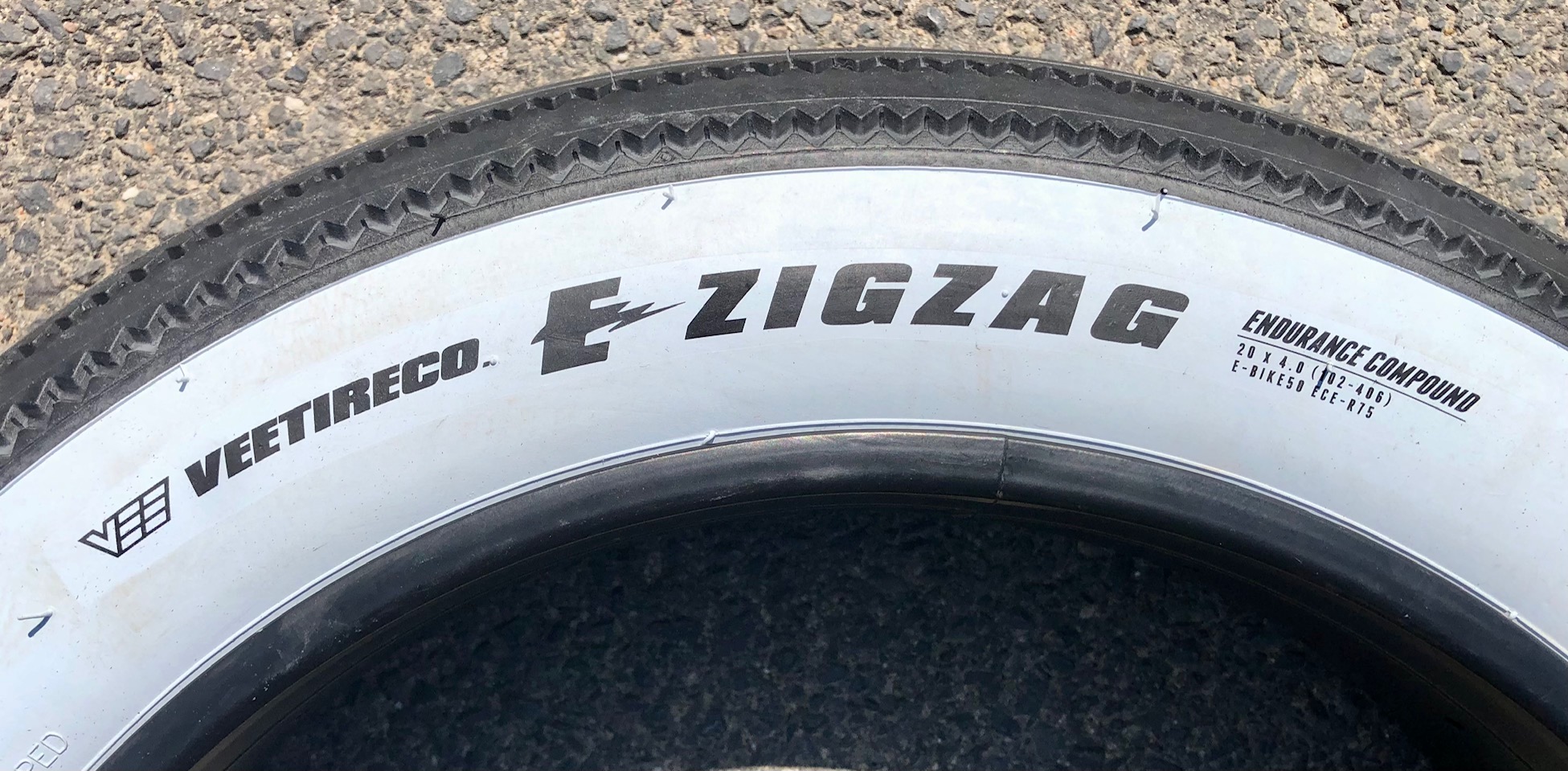 Neumático Fat Bike Classic Cycle Zig Zag 20 x 4.0 banda blanca