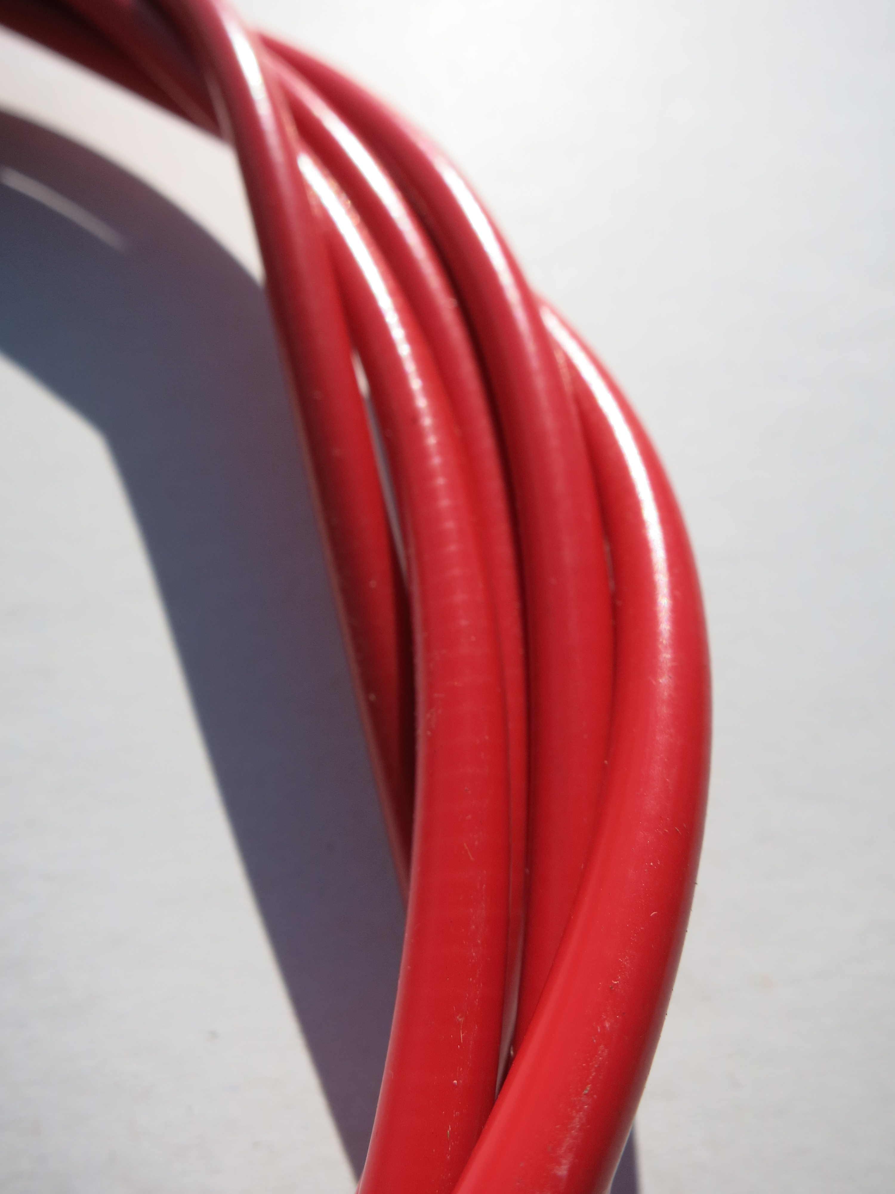 Cable exterior Bowden en rojo