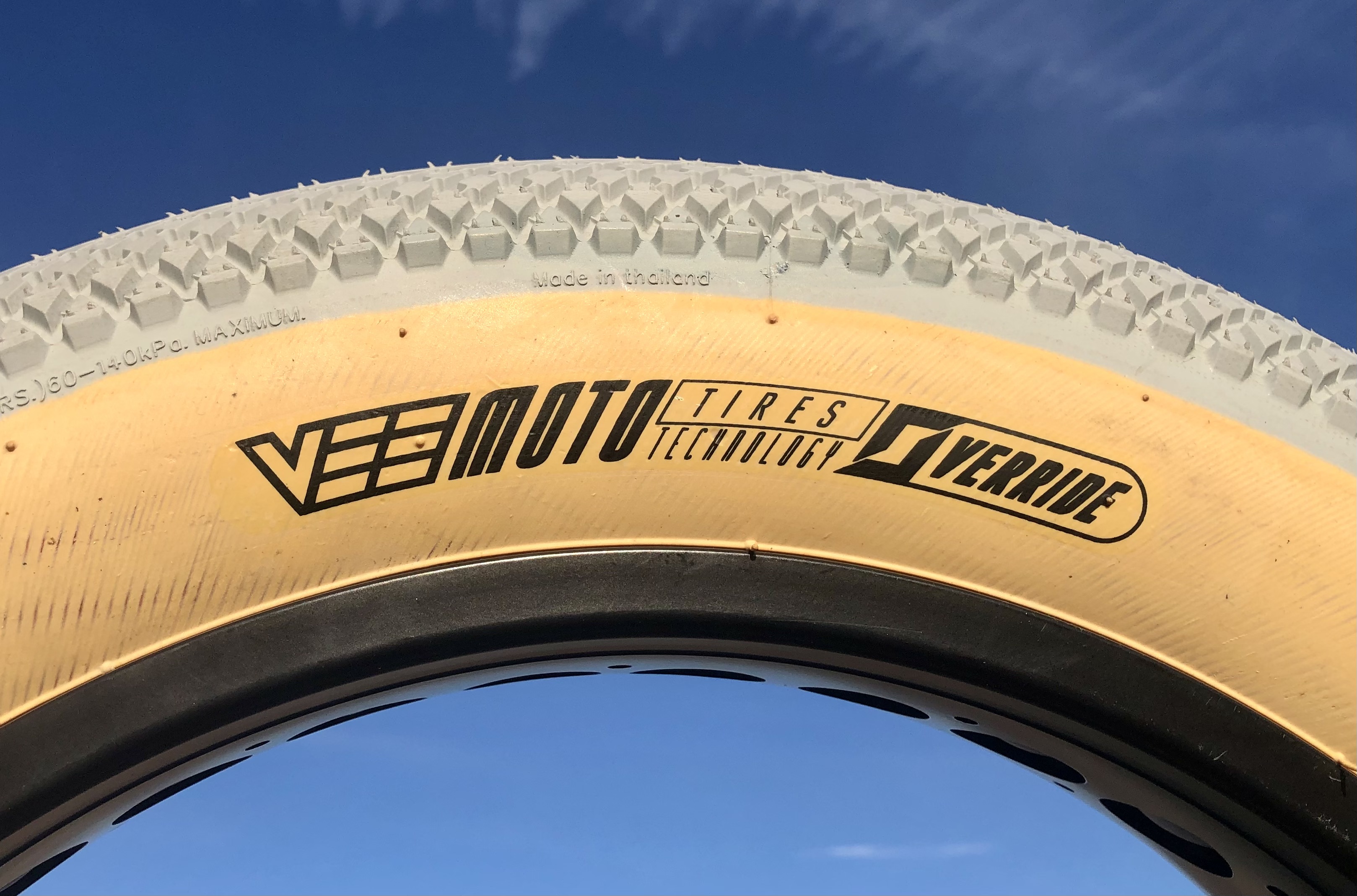 Bicycle_tire_speedster_20x4_Fatbike_limited_edition_grau_skinwall_4