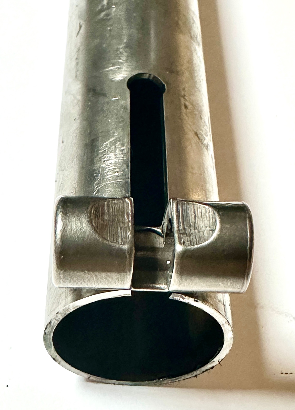 Pieza de apriete / Fijación de sillín M6 para tubos de sillín de ~ 29 mm 