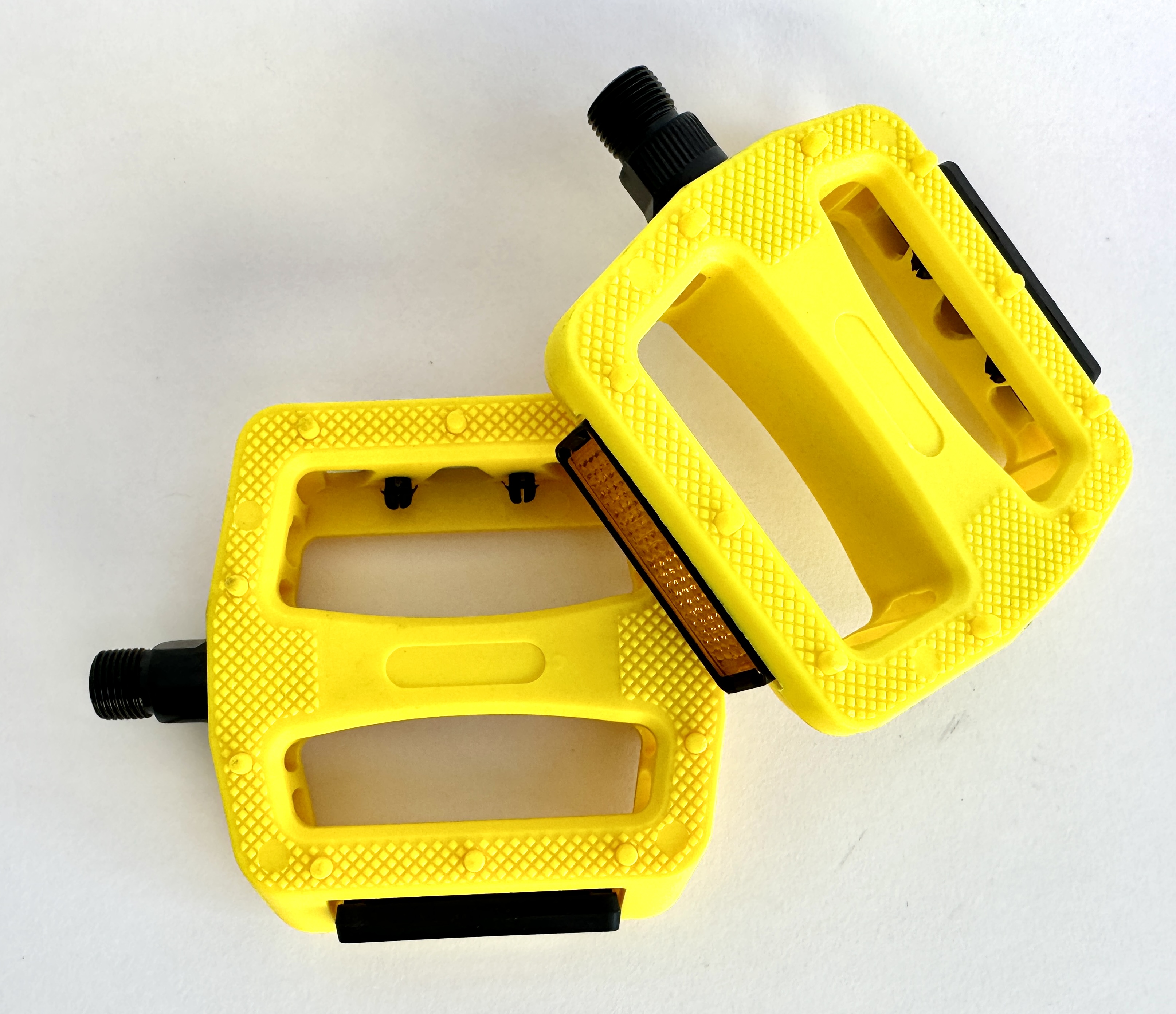 Pedale_Kunststoff_gelb_a