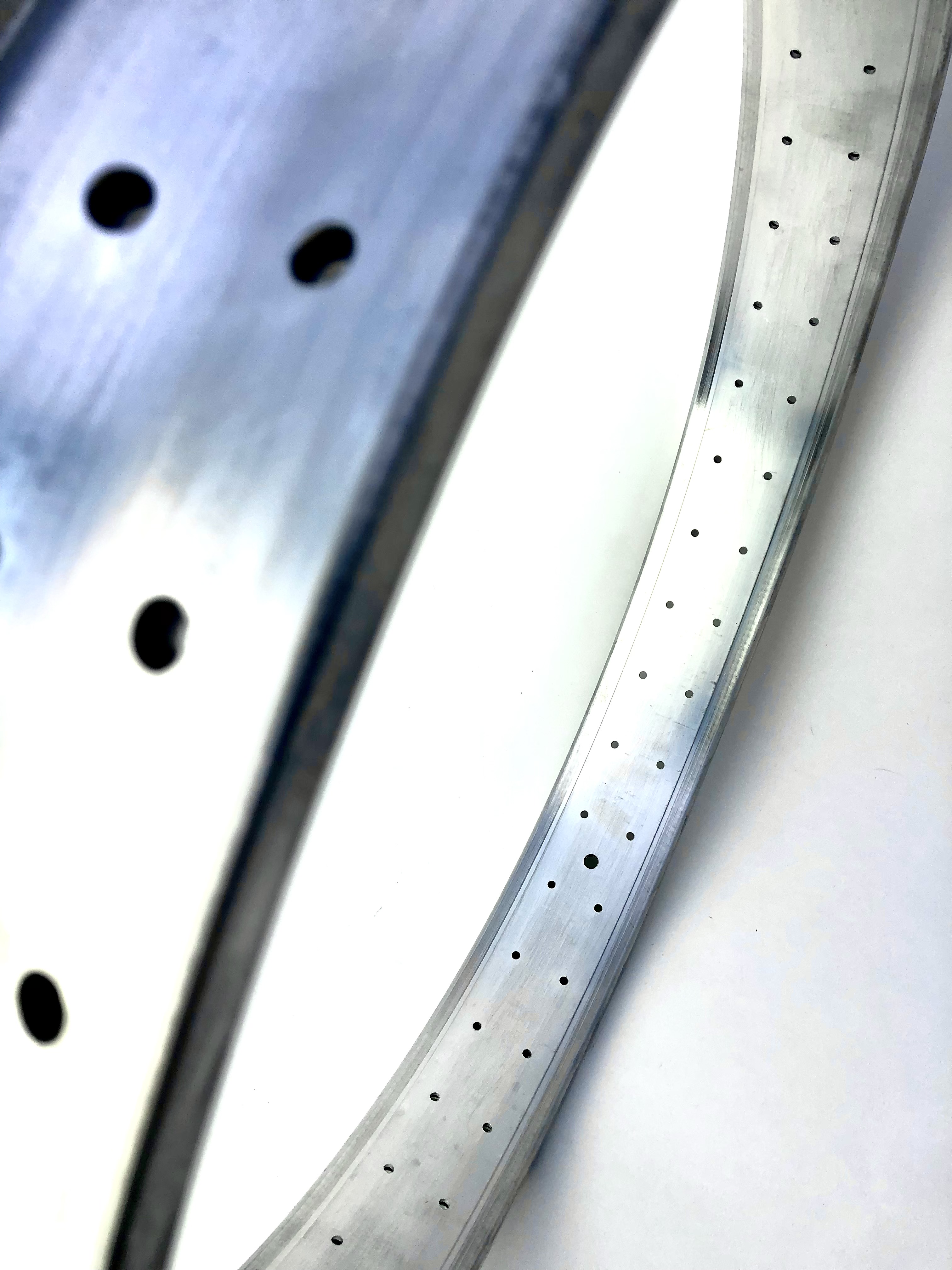 Llanta de aluminio de 26 pulgadas 82 mm, Orificios 72, en bruto / sin lacar
