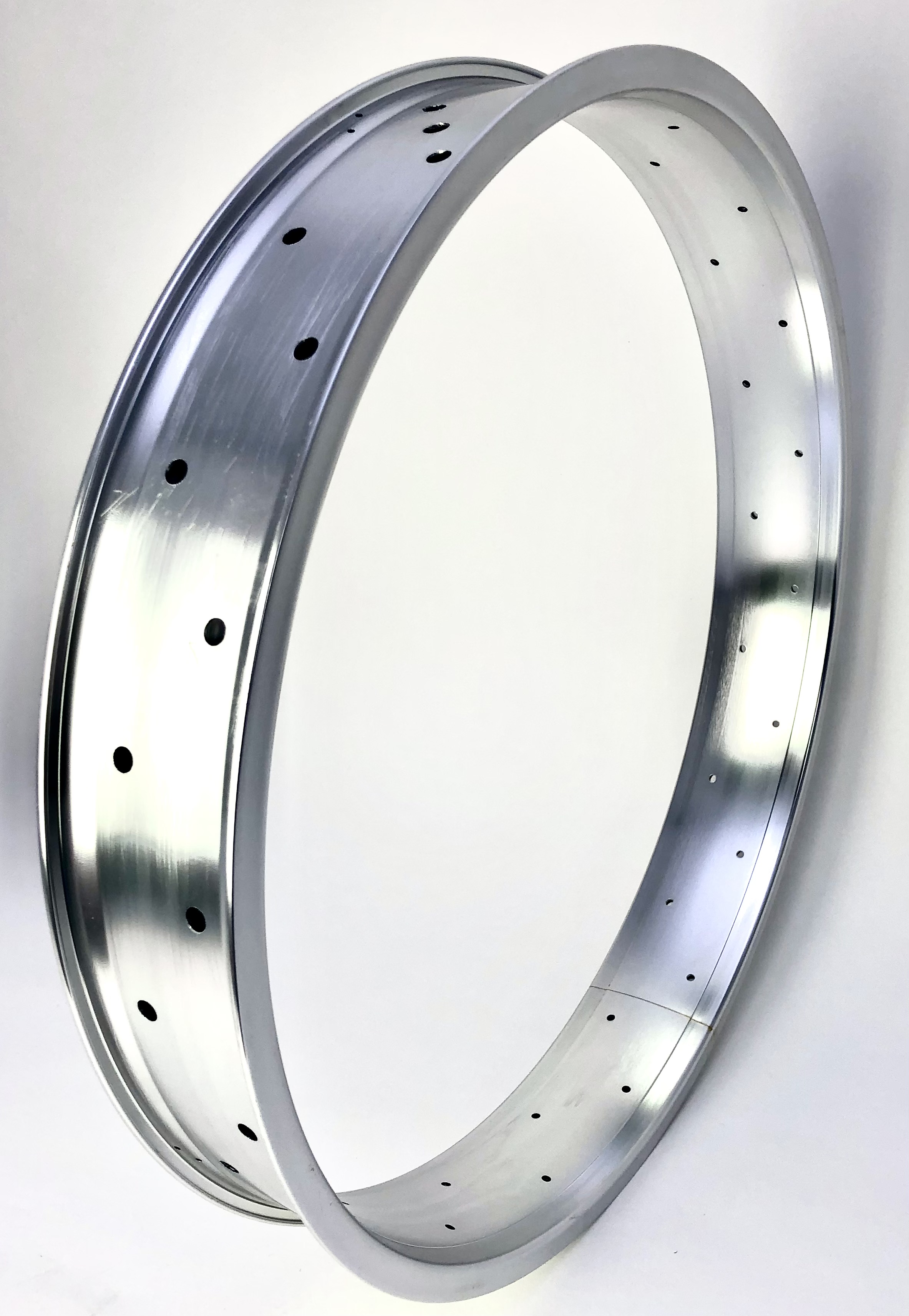 Llanta de aluminio de 24 pulgadas 80 mm en aluminio cepillado
