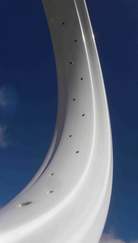 Llanta de aluminio de 24 pulgadas 80 mm de ancho en blanco