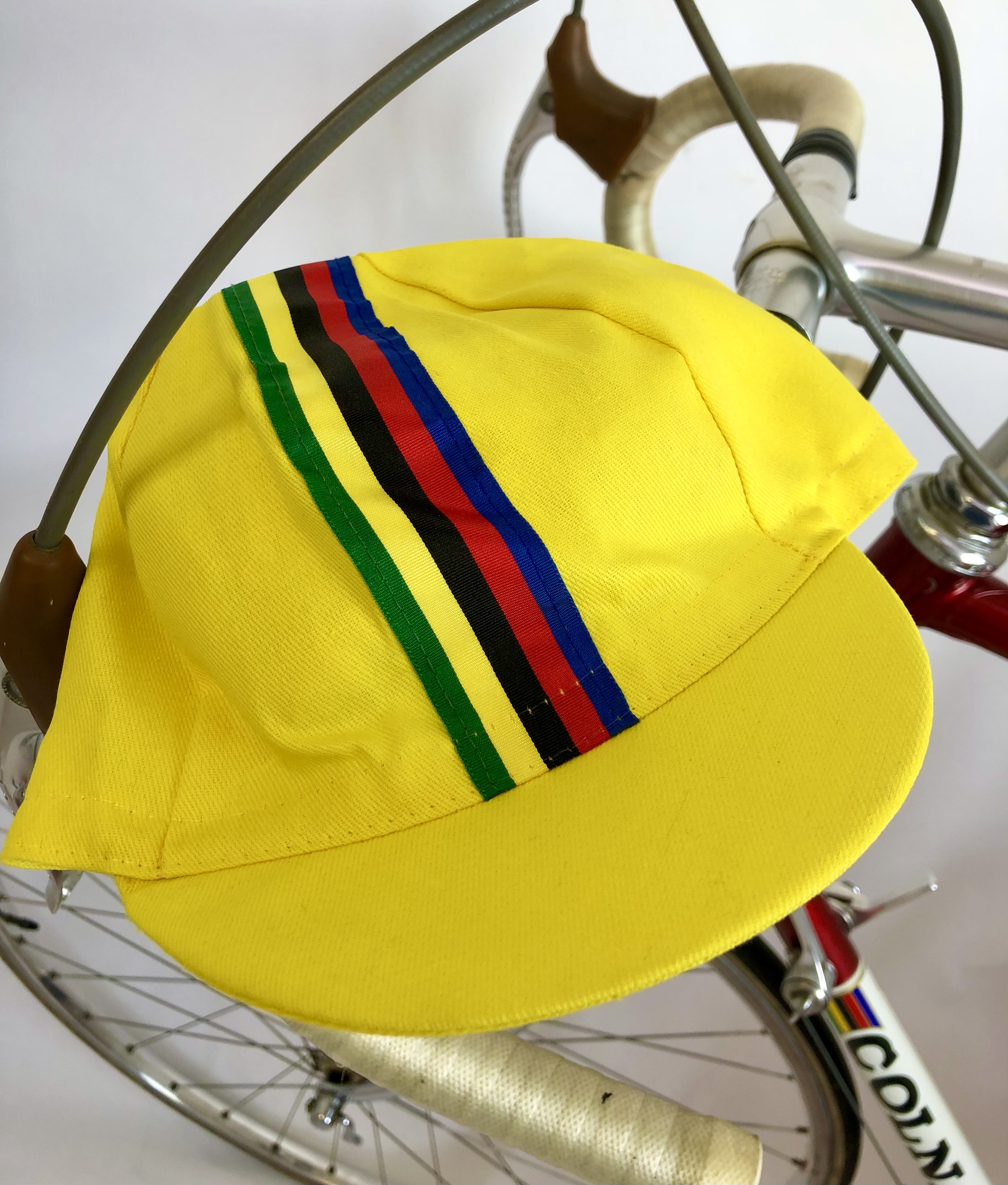 Rennradkappe_Historical_team_cap_retro_cycling_cap_radmutze_Rennkappe_Cycling_-Radlercap_La-Casquette_fahrradkulturin_-Gelb-mit-bunten-Streifen3