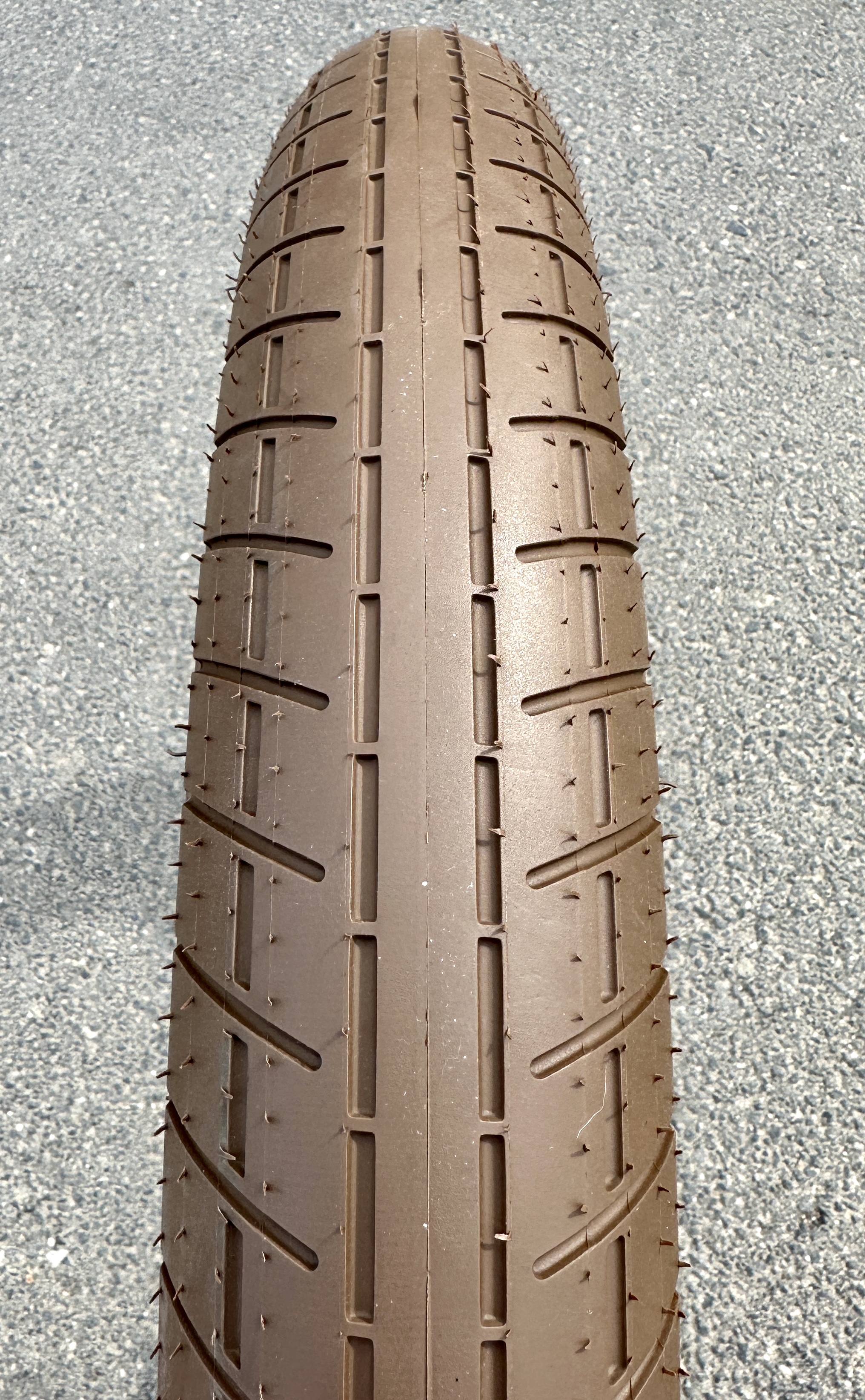 Neumáticos Street Brick Semi Slick 26 x 3.0 en marrón